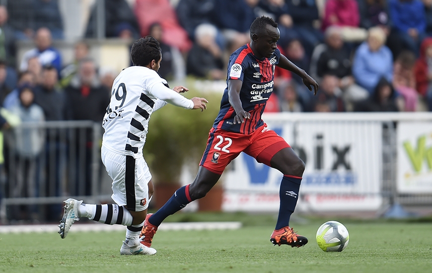 Rentré à l'heure de jeu comme ailier gauche, Adama Mbengue - arrivé cet été en provenance du Sénégal - a réalisé une première convaincante avec le SMC en se créant même une opportunité d'égaliser.