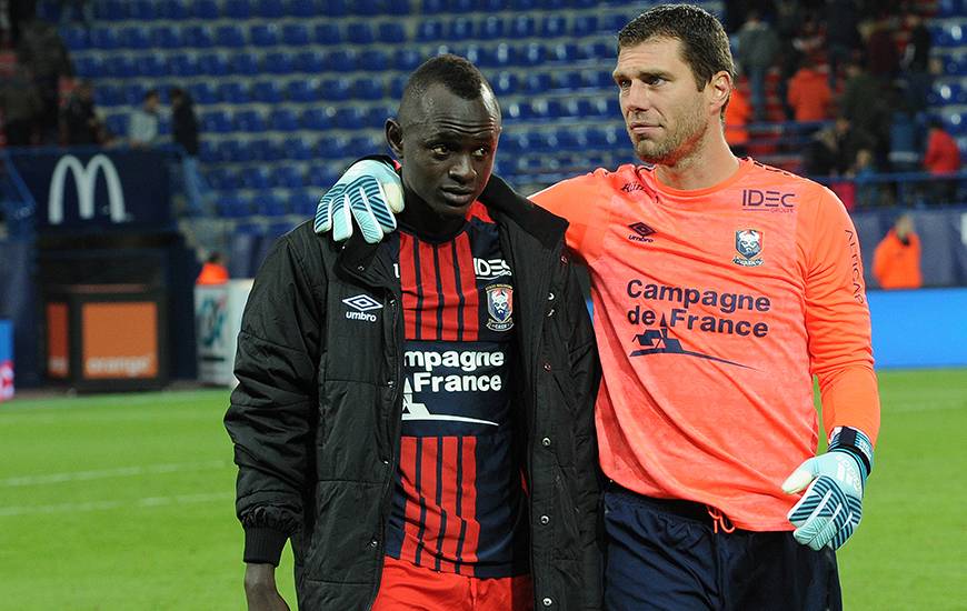 Réconforté par Rémy Vercoutre après le match contre Dijon où il a reçu un carton rouge, Adama Mbengue a écopé d'un match de suspension ferme + un autre avec sursis.