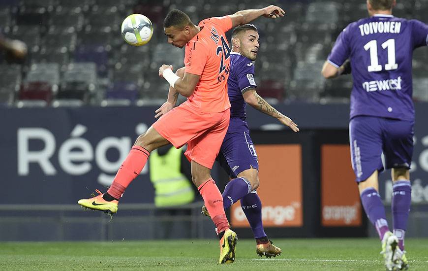 Pour avoir écopé d'un troisième carton jaune en cinq matches face à Toulouse, Alexandre Djiku sera suspendu contre le PSG.