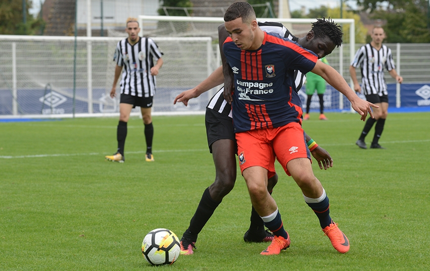 Yoël Armougom s'étant blessé durant l'échauffement, c'est Mohamed Ali Gueddar - initialement remplaçant - qui a débuté dans le onze de départ caennais.