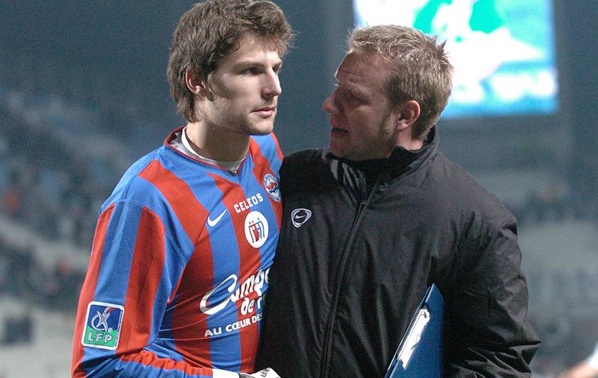 Formé en Normandie, Benoît Costil - ici, avec Frédéric Petereyns, l'entraîneur des gardiens caennais - a porté à 19 reprises le maillot du Stade Malherbe en re 2005 et 2008.