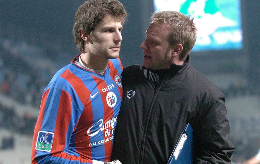Formé en Normandie, Benoît Costil - ici, avec Frédéric Petereyns, l'entraîneur des gardiens caennais - a porté à 19 reprises le maillot du Stade Malherbe en re 2005 et 2008.