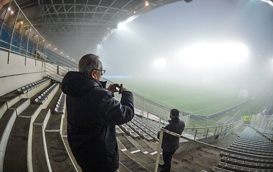 La saison dernière, le match entre le FC Nantes et le Stade Malherbe - programmé initialement en décembre - avait été reporté à cause d'une épaisse couche de brouillard s'étant abattue sur La Beaujoire. ©FC Nantes