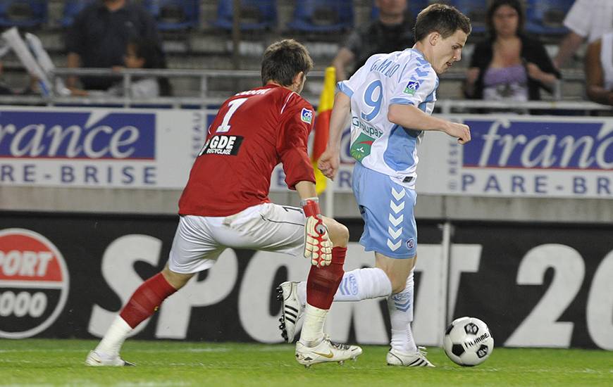 Le dernier match en L1 entre le Racing et le Stade Malherbe remonte à mai 2008 à une époque où Kevin Gameiro et Benoît Costil défendaient les couleurs strasbourgeoises et caennaises. Quelques années plus tard, ces deux joueurs se sont retrouvés sous le maillot de l'équipe de France !