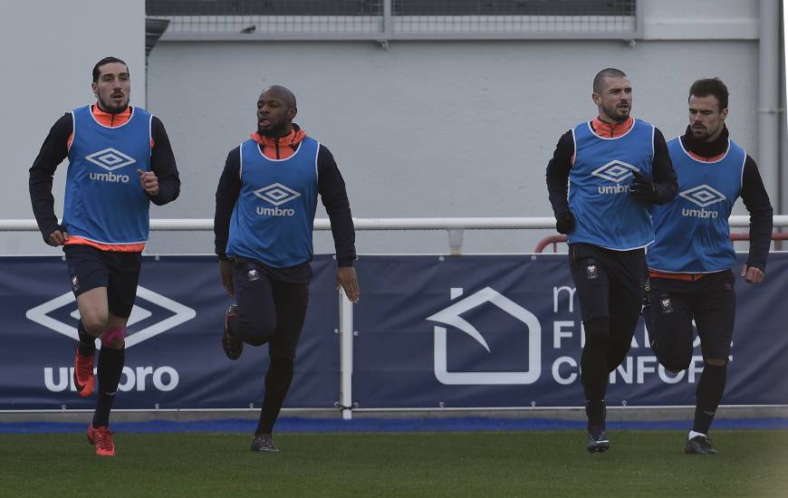 Forfait pour la réception de Montpellier, Enzo Crivelli et Damien Da Silva - ici, avec Baïssama Sankoh et Vincent - sont espérés de retour à l'entraînement pour mercredi.