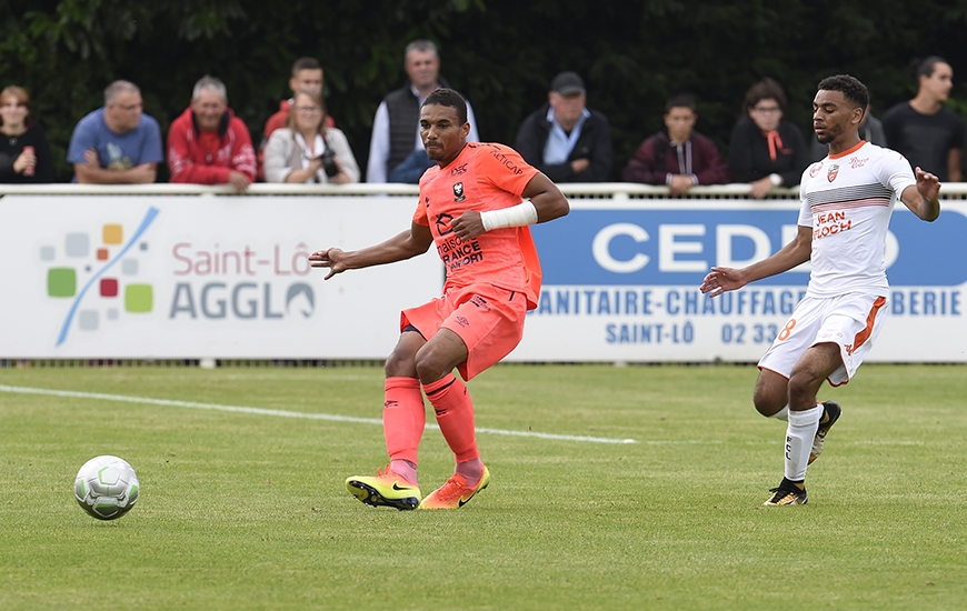 Aligné en charnière centrale en première période à côté de Romain Genevois, Alexander Djiku - arrivé en provenance de Bastia la semaine dernière - a connu son baptême du feu sous le maillot caennais.