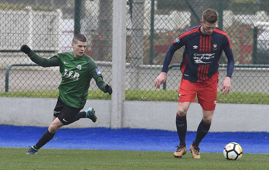 Durant ses deux saisons au Stade Malherbe (il était prêté lors de l'exercice précédent à Avranches), Florian Le Joncour a uniquement joué avec la réserve en N3.