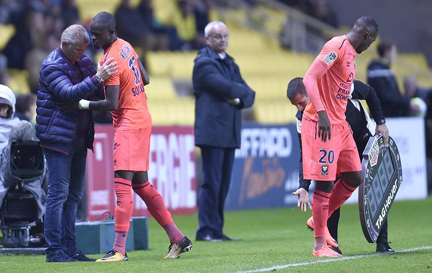 Victime d'une entorse de la cheville gauche à l'heure de jeu, Christian Kouakou a dû céder sa place à Hervé Bazile.