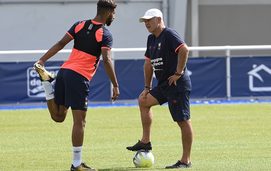 Arrivé mercredi en Normandie, Youssef Aït Bennasser - qui figurera dans le groupe de Patrice Garande - connaîtra son baptême du feu sous le maillot "Bleu et Rouge" au stade Pierre-Mauroy.