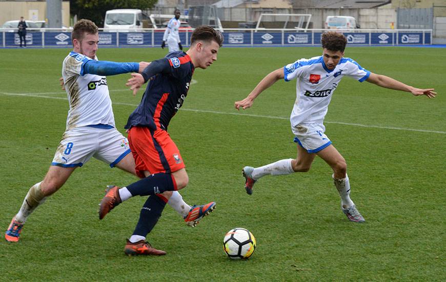 Dominateurs pendant presque l'intégralité du match, Hugo Vandermersch et ses partenaires ont été punis dans les arrêts de jeu par le FC Saint-Lô.