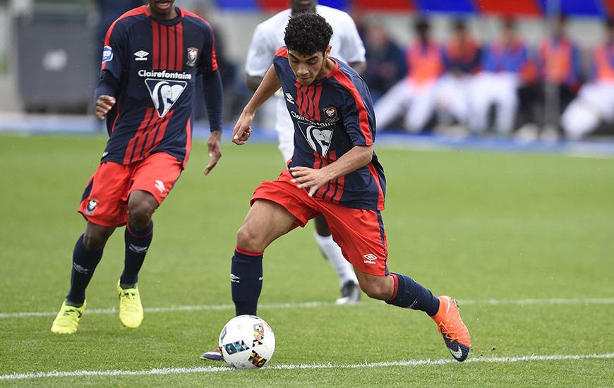 Un doublé de Jad Mouaddib a permis aux U19 de Michel Rodriguez de dominer le leader lensois, récupérant par la même occasion la première place. ©Photo d'archives