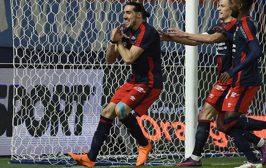 Sur un centre de Frédéric Guilbert, Enzo Crivelli - auteur de l'ouverture du score - a marqué son premier but sous le maillot "Bleu et Rouge" ; le quatrième contre Rennes, sa victime préférée en Ligue 1.