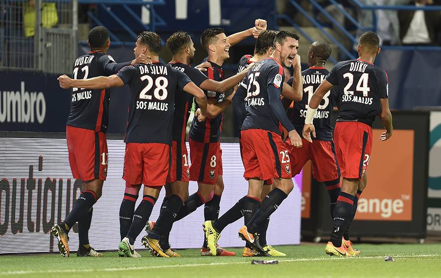 Tout le collectif "Bleu et Rouge" (Damien Da Silva, Stef Peeters, Julien Féret...) hurle sa joie après le deuxième but caennais synonyme de troisième victoire consécutive en Ligue 1.