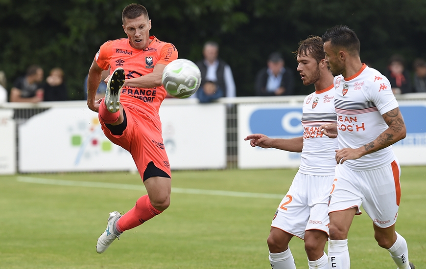 Pour cette première journée de championnat face à Montpellier, Jonathan Delaplace - ici, lors de la préparation contre Lorient - devrait être associé au milieu de terrain au capitaine Julien Féret et au jeune Durel Avounou.