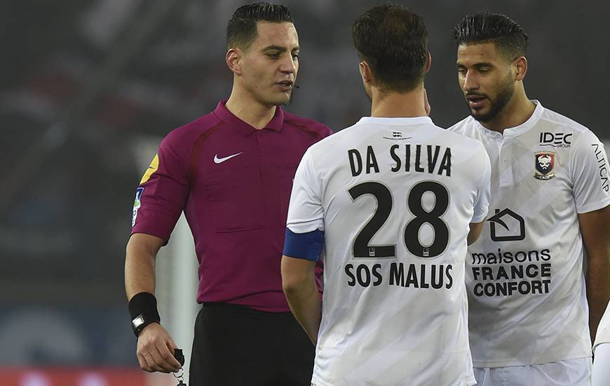 Karim Abed a déjà arbitré à quatre reprises le Stade Malherbe cette saison : lors des victoires à Lille (J3. 2-0), Lorient (16e de finale de la Coupe de la Ligue. 1-0) et contre Bordeaux (J14. 1-0) ainsi que lors de la défaite face au PSG (J19. 3-1).
