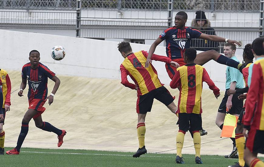 En faisant tomber le leader lensois au stade de Venoix-Claude-Mercier, les U17 nationaux de Matthieu Ballon se sont relancés dans la course aux play-off.