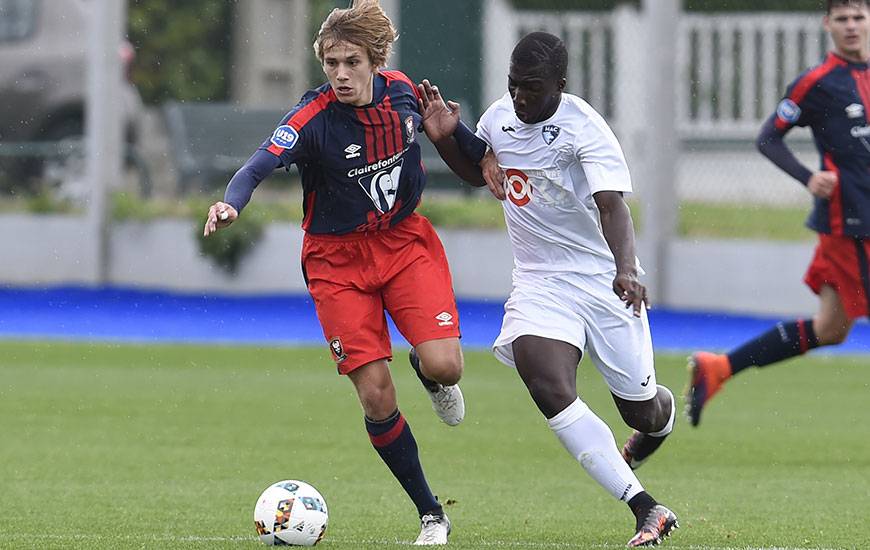 S'ils ont perdu leur fauteuil de leader à cause de ce match nul contre Orléans, Loup Hervieu et les Caennais conservent leur destin entre leurs pieds en ne comptant qu'un point de retard sur Lens avec un match en moins. ©Photo d'archives