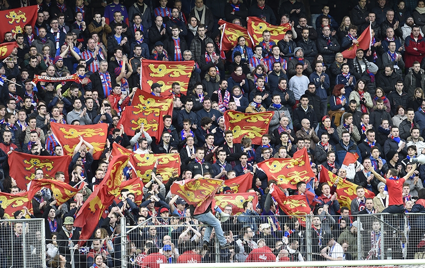 Contre Saint-Etienne, les partenaires de Julien Féret - pour la première à d'Ornano - auront besoin du soutien de leur 12e homme.