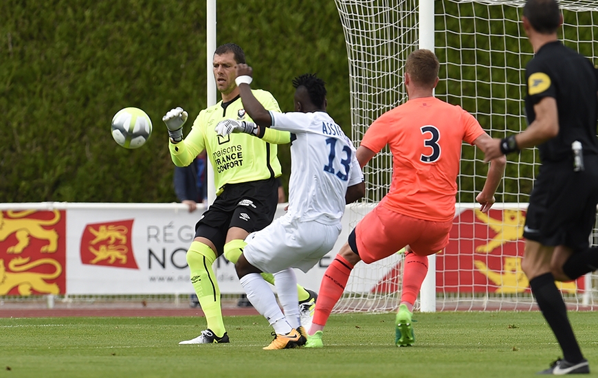 Après avoir partagé les cages caennaises avec Matthieu Dreyer et Brice Samba sur les précédents matches de préparation, Rémy Vercoutre disputera l'intégralité de la rencontre contre Rennes.