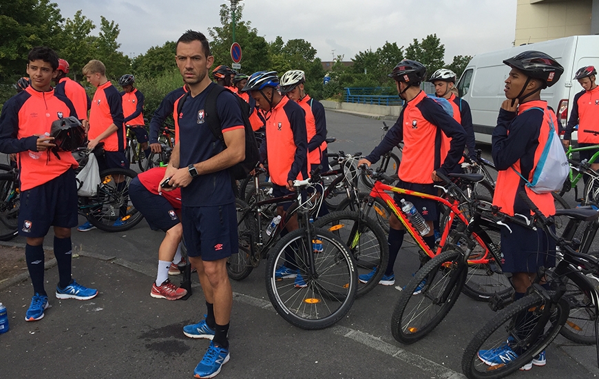 Les U17 du Stade Malherbe - accompagnés de leur staff - ont pris, ce mardi matin, la direction de Clécy sur leur vélo. Une quarantaine de kilomètres séparaient les jeunes pousses de Matthieu ballon de leur destination.