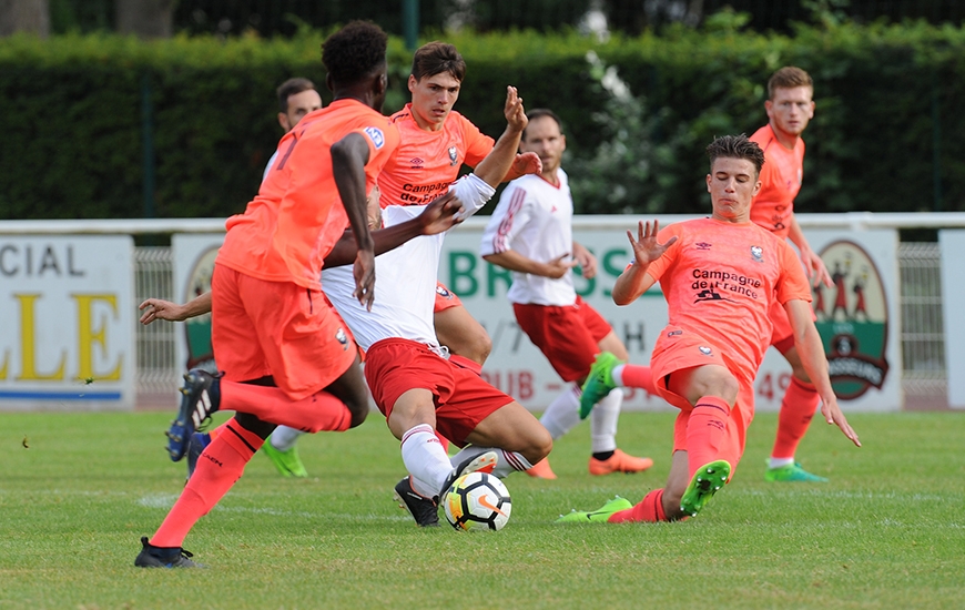 Avant la reprise du championnat ce week-end, Hugo Vandermersch, Jessy Deminguet et leurs jeunes partenaires de la réserve du SMC disputent un dernier match de préparation ce mercredi soir.