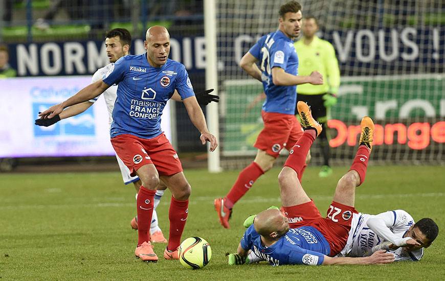 Lors de la dernière visite de l'ESTAC à d'Ornano en mars 2016, le Stade Malherbe s'était imposé 2-1 grâce, entre autres, à un but de la tête d'Alaeddine Yahia sur un corner de Julien Féret