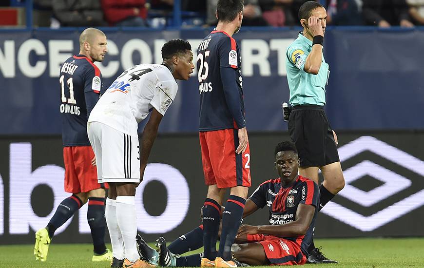 Victime d'un coup sur le genou droit quand il se trouvait en extension, Romain Genevois a été contraint de quitter la pelouse quelques minutes avant la fin du match.