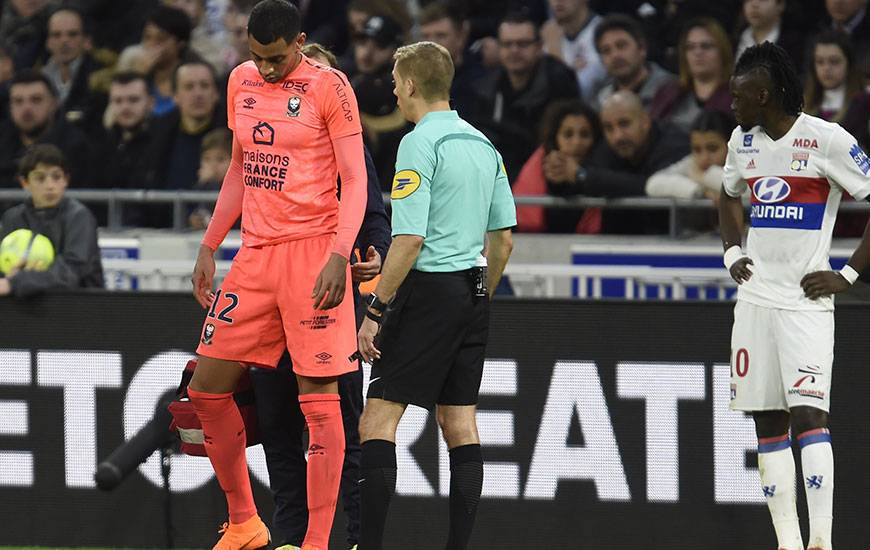 Touché à l'adducteur droit, Ronny Rodelin a été contraint de quitter la pelouse du Groupama Stadium à un quart d'heure de la fin. Sa participation pour le match à Angers, samedi prochain, est incertaine.