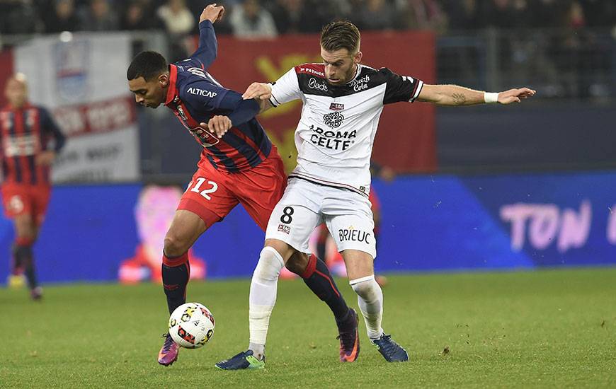 Malgré l'ouverture du score de Ronny Rodelin à la 79', le Stade Malherbe avait concédé la saison dernière un match nul face à l'En Avant de Lucas Deaux (1-1) dans une rencontre marquée par la sortie sur blessure de Rémy Vercoutre.