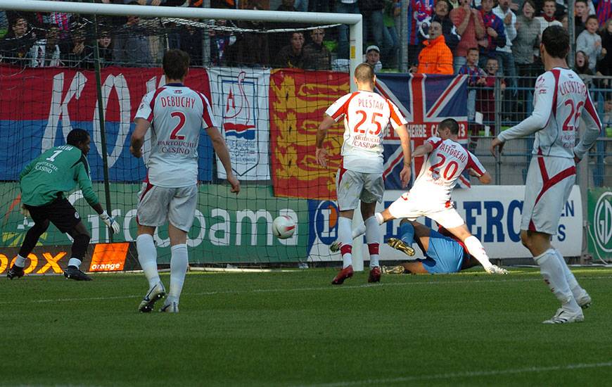 La dernière victoire caennaise à domicile aux dépens du LOSC remonte à dix ans. Le 20 octobre 2007, les coéquipiers de Nicolas Seube s'étaient imposés 1-0 sur un but contre son camp d'un ancien de la maison malherbiste : Grégory Tafforeau.