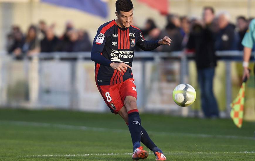 Suite à un centre d'Hervé Bazile mal repoussé par la défense de QRM, Stef Peeters a ouvert le score pour le Stade Malherbe. ©Photo d'archives