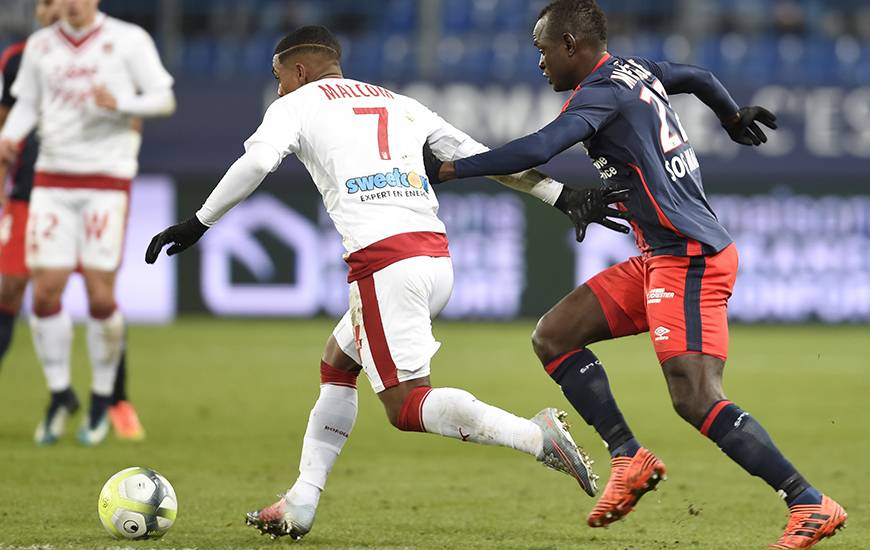 Averti contre Bordeaux, Adama Mbengue sera suspendu pour le déplacement à Toulouse.