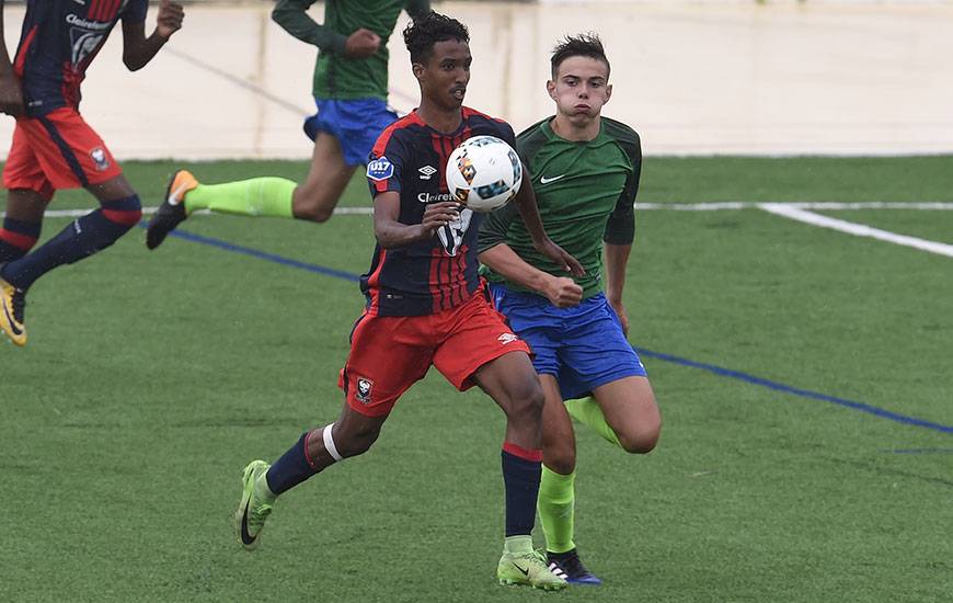 Le plus long déplacement de la saison attend les U17 nationaux du Stade Malherbe le week-end prochain avec 5 h 30 de bus pour rallier le Nord et affronter Feignies. ©Photo d'archives