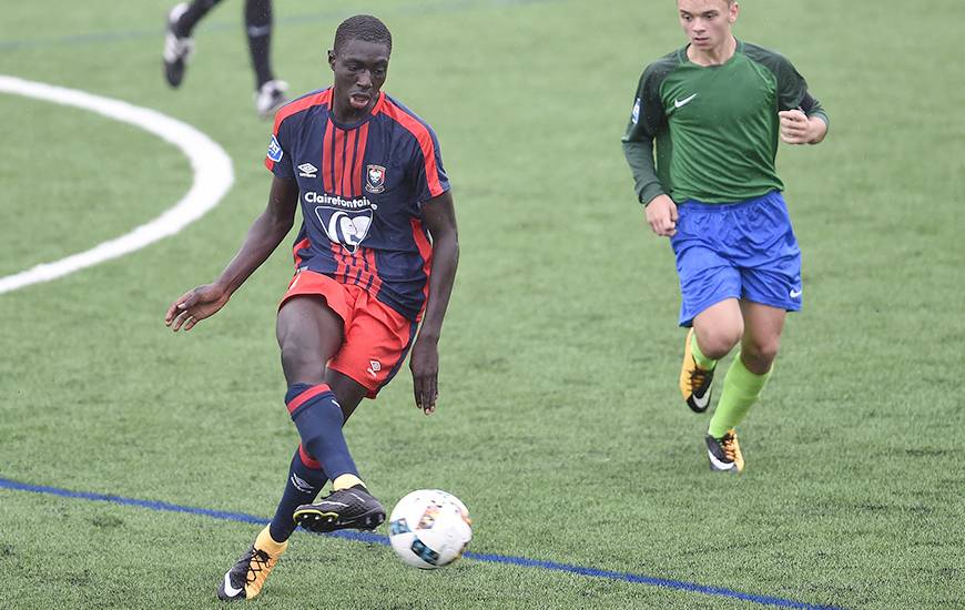 Sur un terrain impraticable, les U17 nationaux du Stade Malherbe ont dû se contenter d'un match nul sur un score vierge contre le voisin havrais. ©Photo d'archives