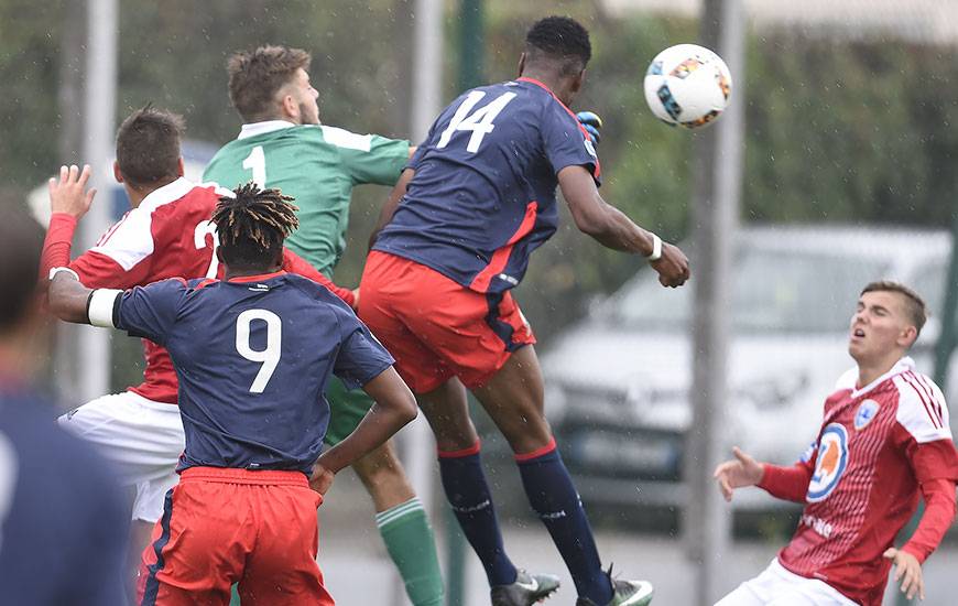 Contre leurs homologues d'Avranches, les U19 nationaux du Stade Malherbe n'ont pas trouvé la faille. ©Photo d'archives