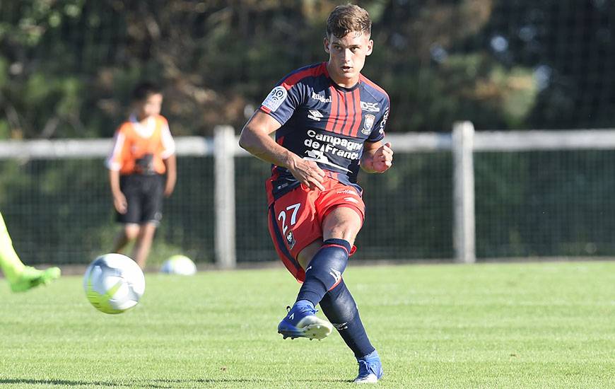 Utilisé seulement lors des matches de préparation, Valentin Voisin (21 ans) va disputer la seconde partie de saison sous les couleurs de l'US Avranches.