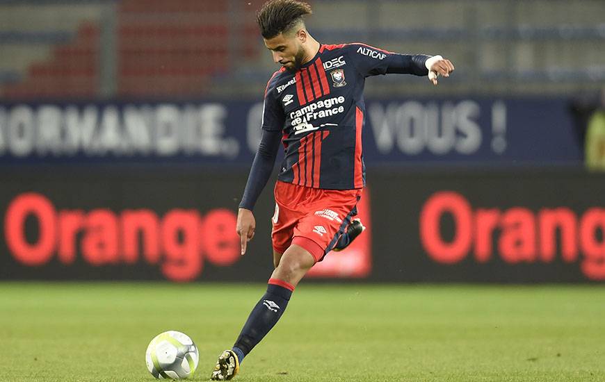 Touché aux ischio-jambiers contre Troyes le week-end dernier, Youssef Aït Bennasser est forfait pour le déplacement au Vélodrome, dimanche après-midi.