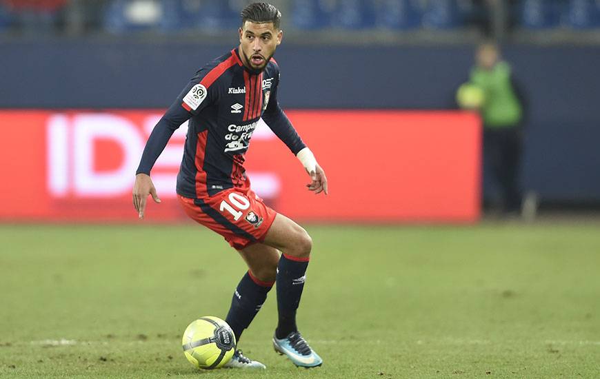 Après avoir disputé deux fois une heure avec la réserve ces deux derniers week-ends, Youssef Aït Bennasser - absent depuis le 17 mars et une blessure à la cuisse droite - devrait retrouver le groupe caennais pour la réception du Téfécé.