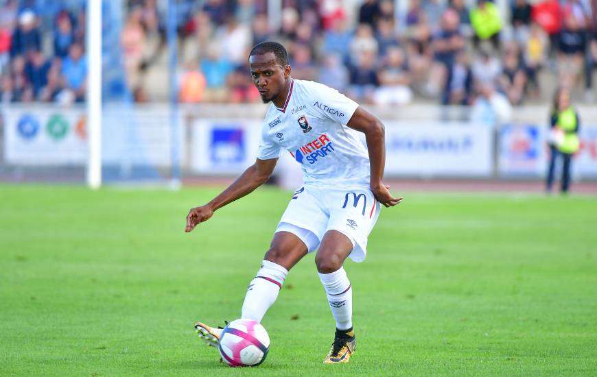 Chaker Alhadhur a effectué l'intégralité de la préparation avec le Stade Malherbe Caen mais n'est jamais apparu en Ligue 1 Conforama cette saison avec les "rouge et bleu"