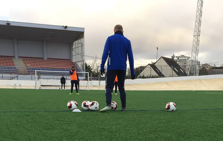 La formation théorique et pratique se déroule principalement au sein des installations du Stade Malherbe Caen