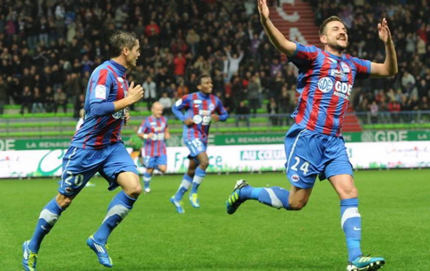 La joie de Grégory Leca lors de l'ouverture du score en 2011 et un succès 3-0 face au DFCO 