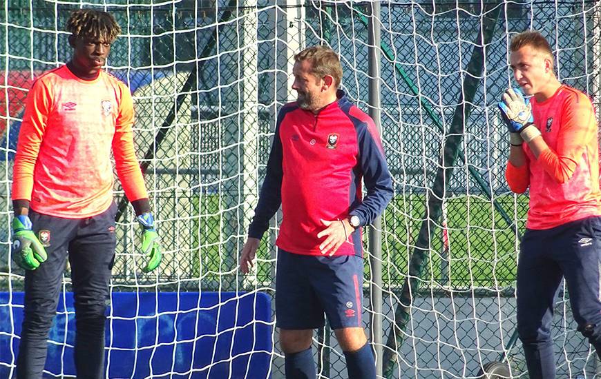 Destiné Jopanguy (à gauche) à l'entraînement avec Yann Chevallier et Estébane Picot, son coéquipier en U17 Nationaux