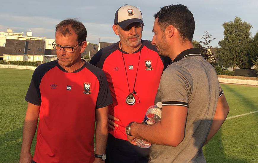 Yohann Eudeline aux côtés de Jean-Marc Branger et Bruno Gacoin lors d'un match de préparation face au Angers SCO