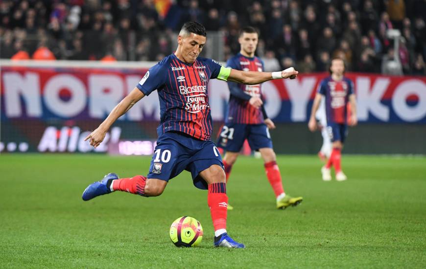 Fayçal Fajr s'est illustré en réalisant un très beau geste technique lors du match SM Caen - Lille LOSC
