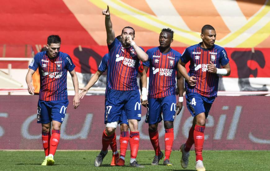 Le joie des caennais et d'Enzo Crivelli après le seul but de la rencontre synonyme de victoire pour le Stade Malherbe