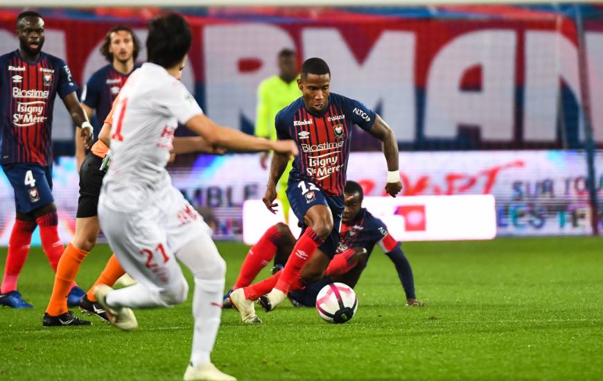 Claudio Beauvue et les caennais pensaient arracher le point du match nul mais Loick Landre a donné l'avantage aux nîmois au bout du temps additionnel