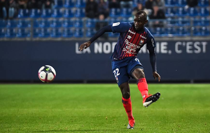 Adama Mbengue était titulaire face au Nîmes Olympique lors de la 16e journée face au Nîmes Olympique, sa dernière apparition dans le groupe