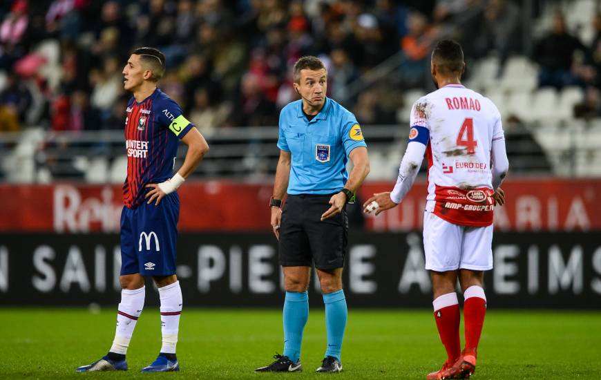En cas de carton jaune lors des cinq prochains matchs du Stade Malherbe Caen, Fayçal Fajr devra purger un match de suspension