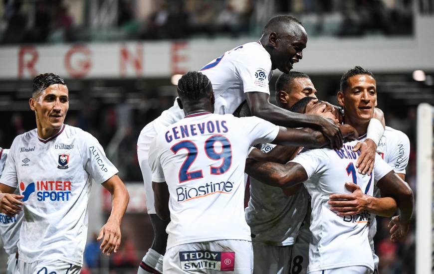 La joie collective des joueurs du Stade Malherbe après le but de Claudio Beauvue qui vient confirmer la victoire face au Dijon FCO