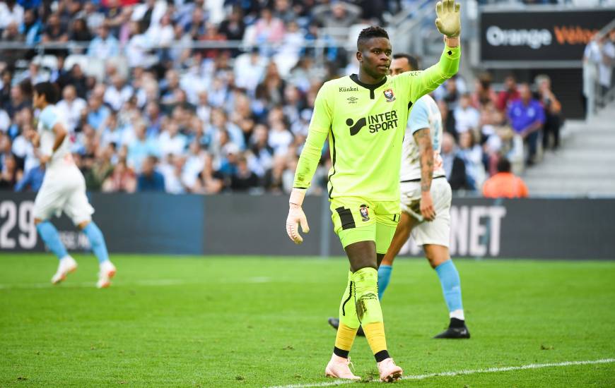 Brice Samba lors de la rencontre sur la pelouse du Stade Vélodrome, l'ancien club du portier caennais